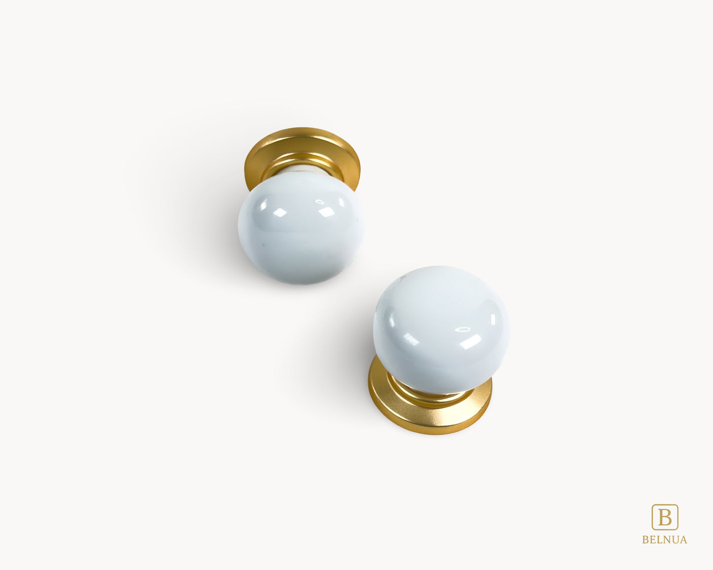 Front flat lay and top view of two Zerra white porcelain / ceramic knobs with gold base | Belnua