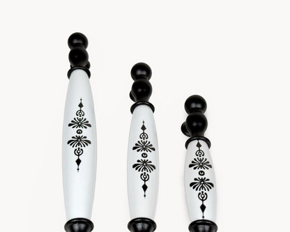 Top view of Belmira black handles with white porcelain inserts, comparing 128mm, 160mm and 192mm sizes.
