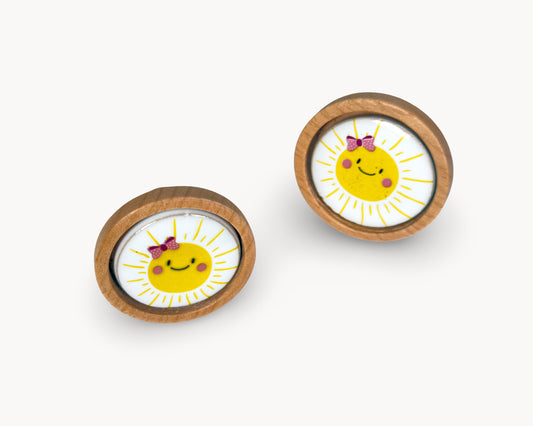 Belnua - Pair of dreamy Nuvino children natural oak wood knob with delicate smiling sun porcelain design 
