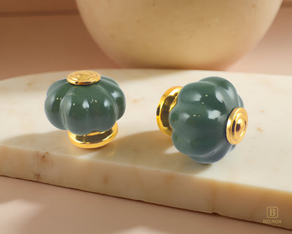 TAVIRA Knob – Dark Green Porcelain with Bright Gold Base