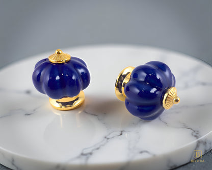 Belnua - Top and right side view of Tavira porcelain cabinet knob with cobalt colour in pumpkin design with gold metal base on marble plate