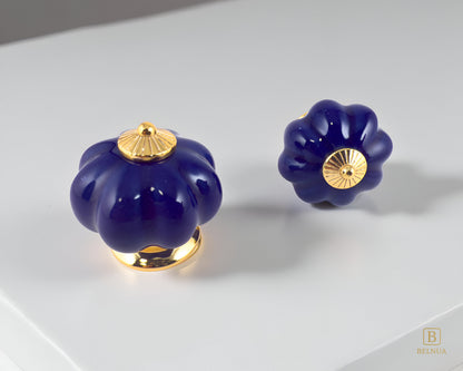 Belnua - Top and front view of Tavira porcelain cabinet knob with cobalt colour in pumpkin design with gold metal base on quartz kitchen worktop