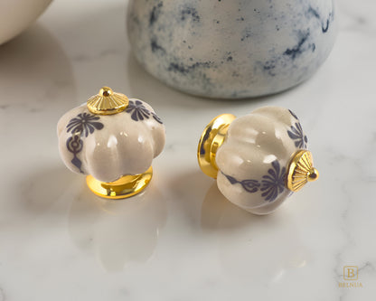 TAVIRA Knob – Antique Brown Porcelain with Bright Gold Base (Golden Regal Wreath Motif)