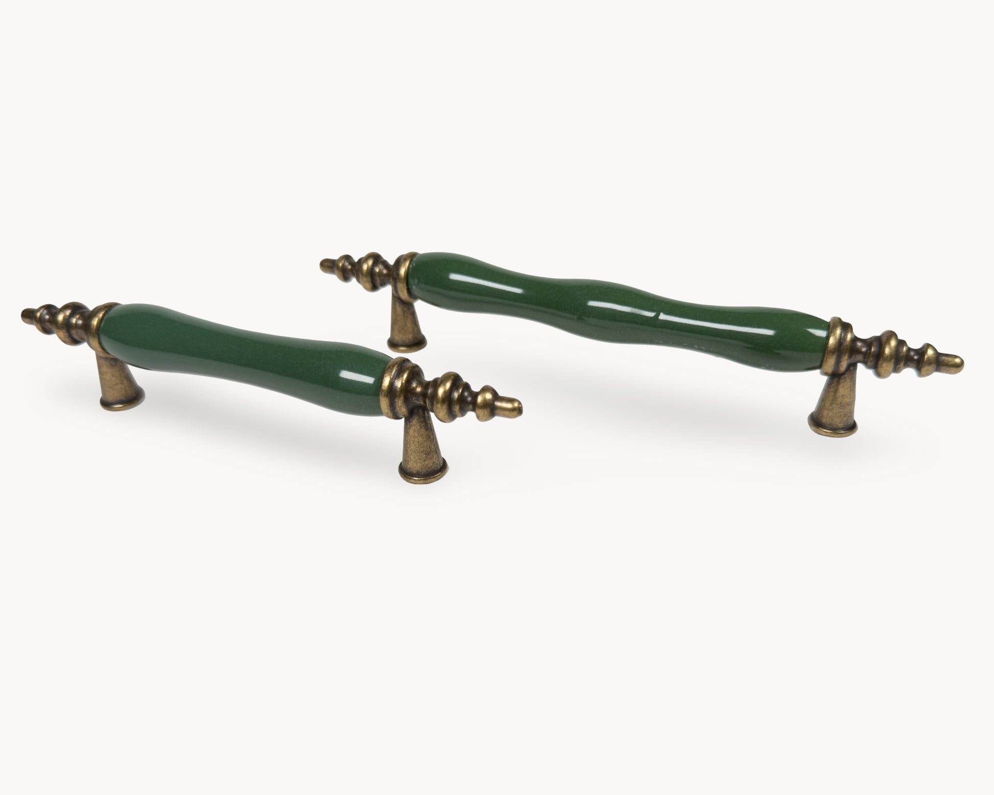 Belnua - Vertical view of Velnoa dark green porcelain knob with antique brass base