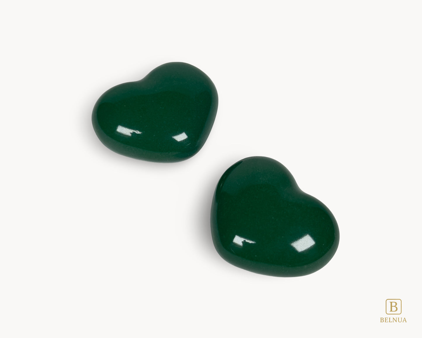 Side profile of Belnua Veyla dark green porcelain heart knob