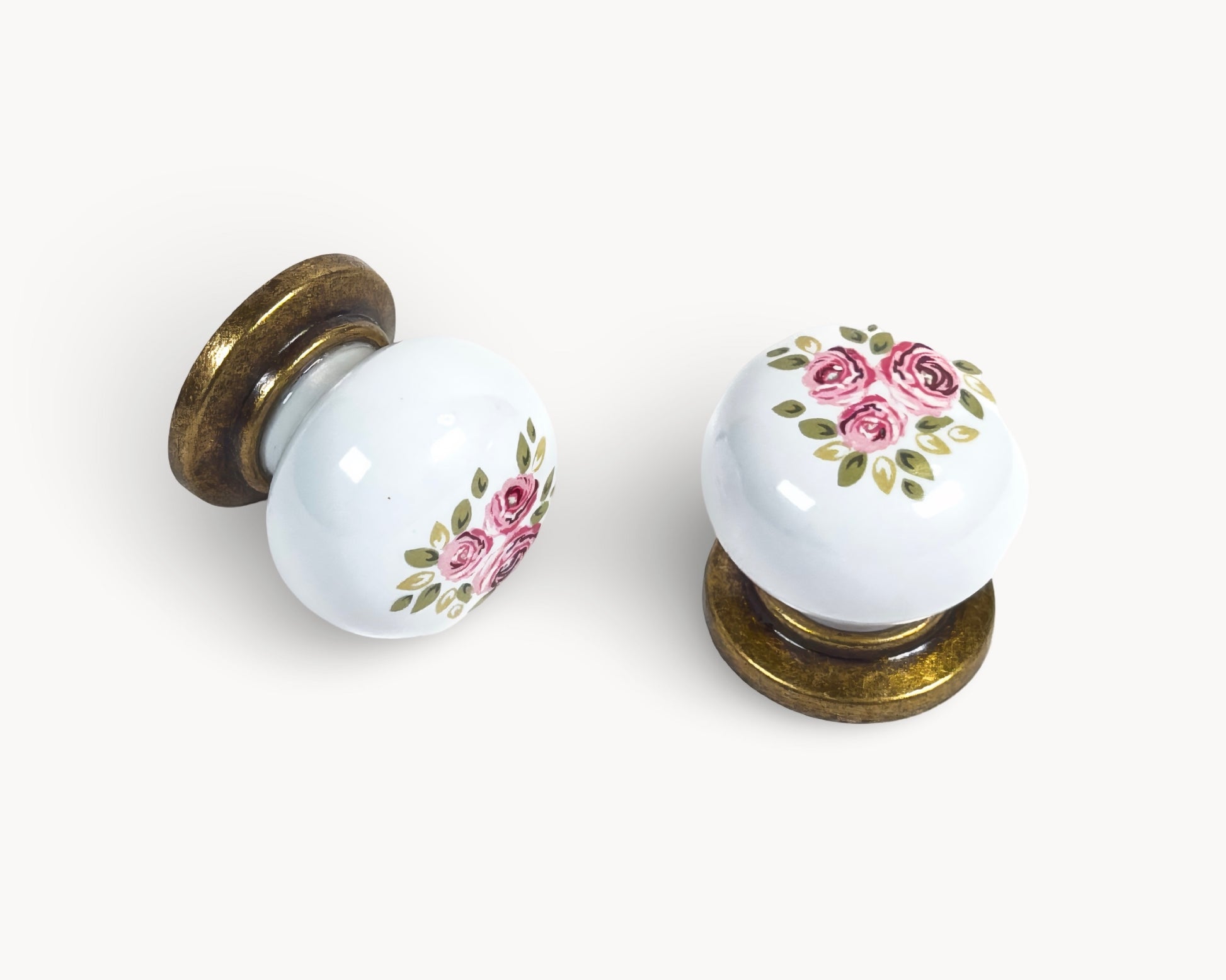 Belnua - ZERRA porcelain/ceramic white knob in antique brass finish with Wildflower Garden design