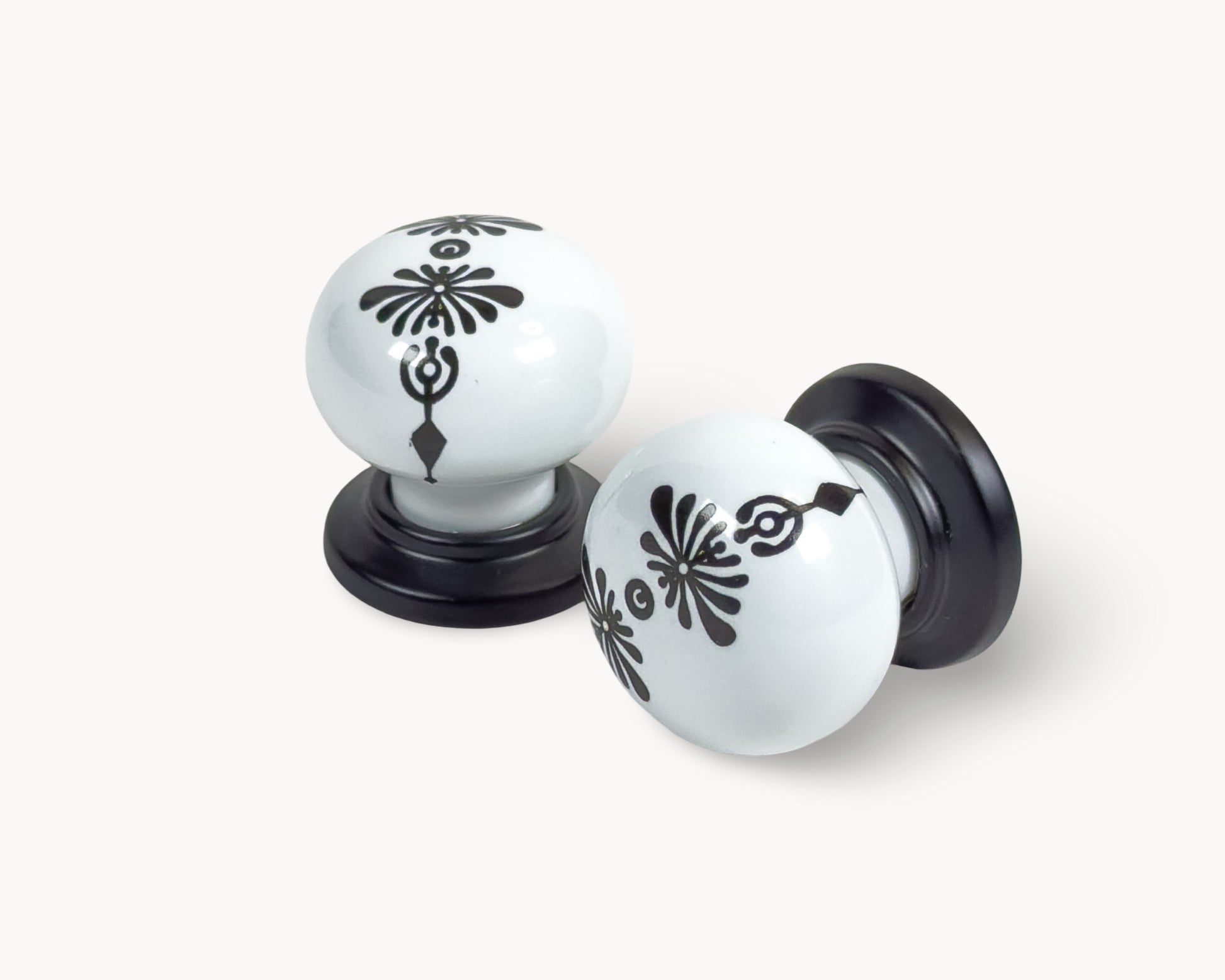 Belnua - ZERRA knob with midnight blossom motif on white ceramic/porcelain and matte black base