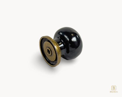 Left back view of black porcelain knob and brass base from Zerra collection | Belnua