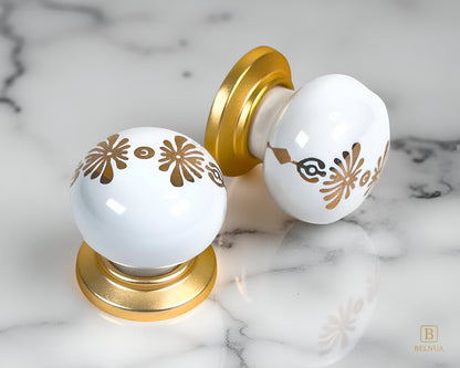 ZERRA Knob – Matte Gold with White Porcelain Insert (Golden Blossom Motif)