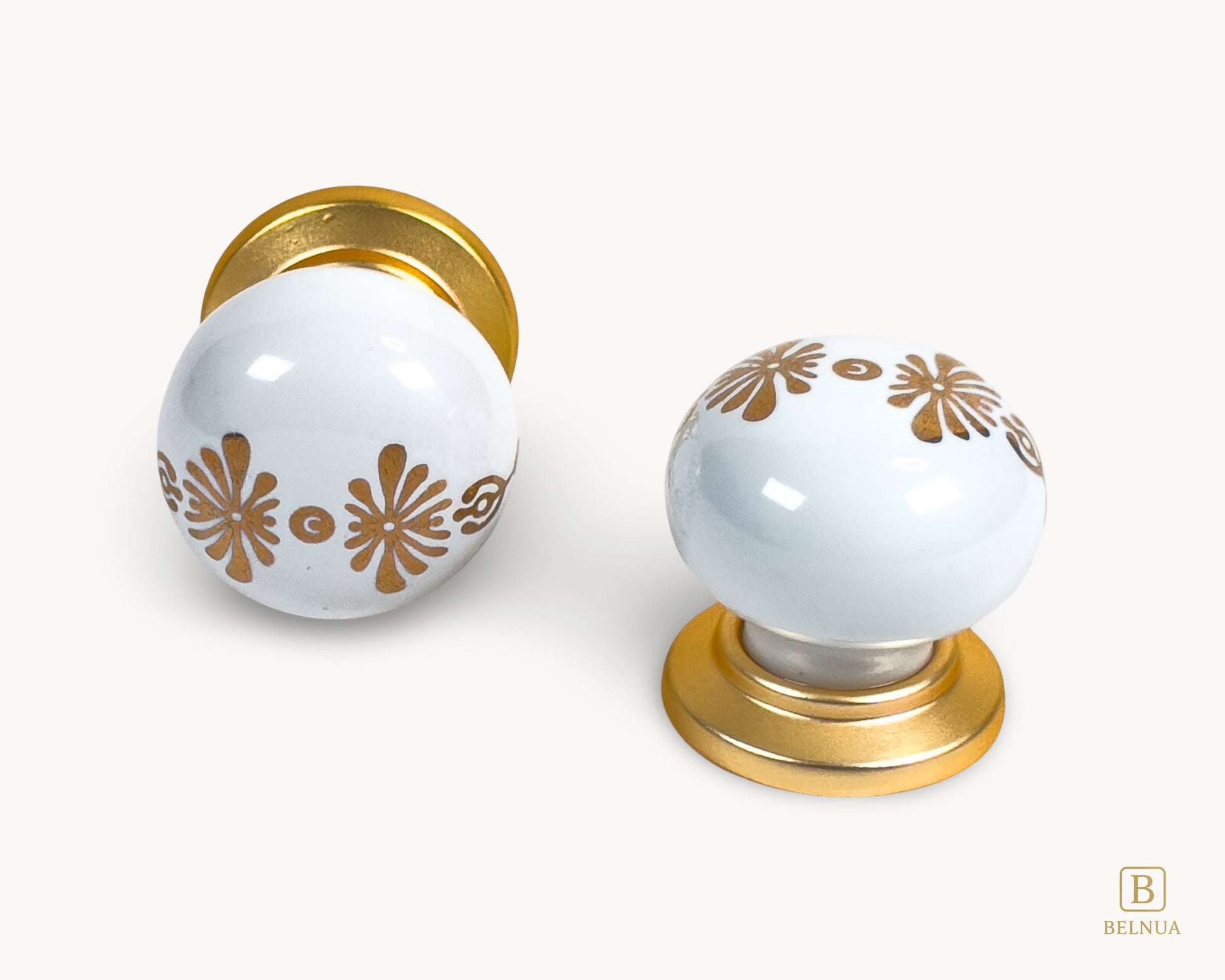 Belnua - Top and front view of ZERRA matte gold knob with white floral porcelain