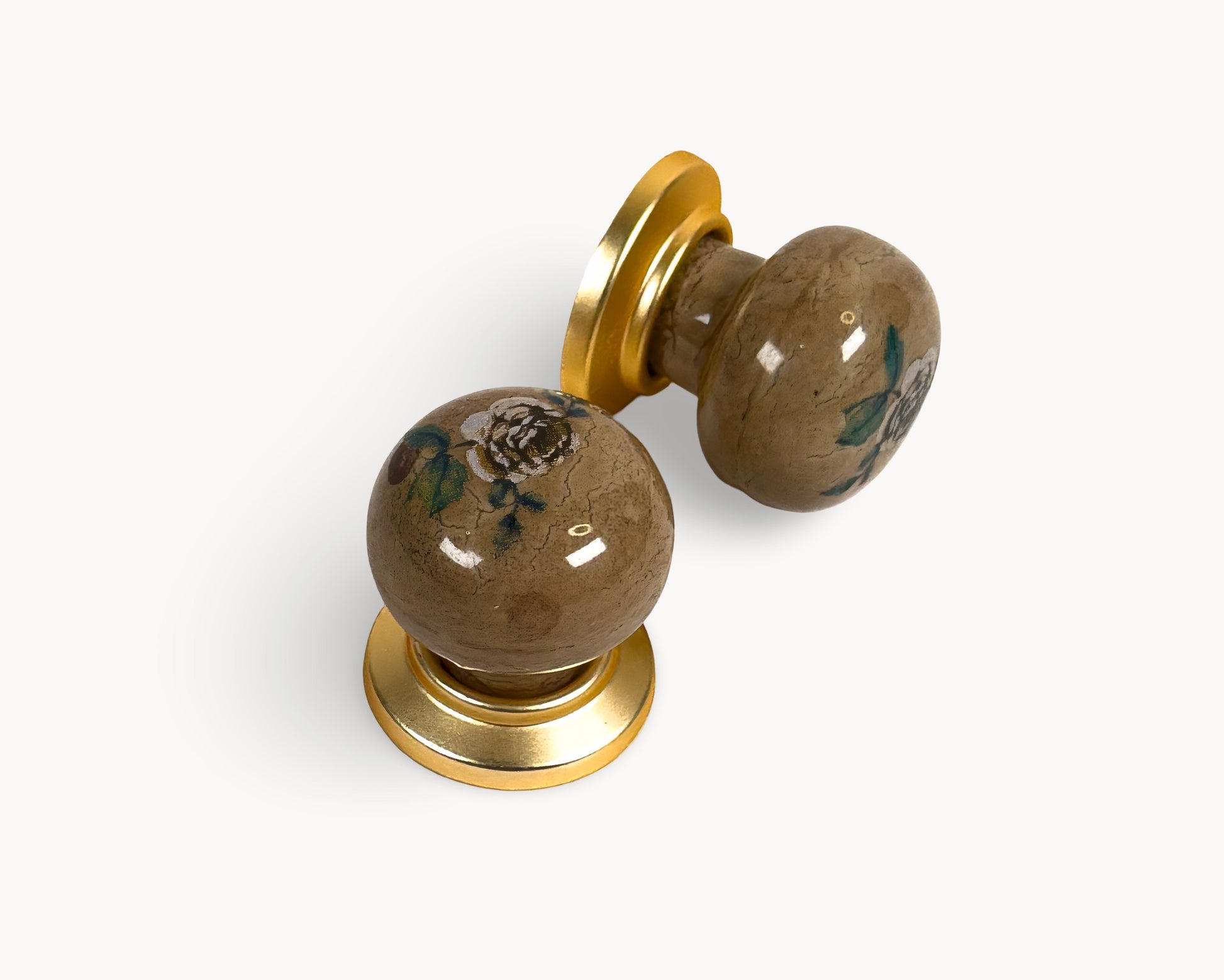 Belnua - ZERRA knob in matte gold with elegant rose motif on tan porcelain/ceramic